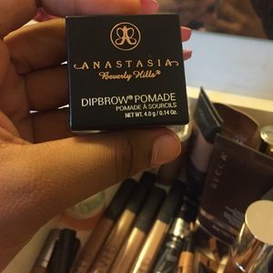ABH Dipbrow Pomade Dark Brown