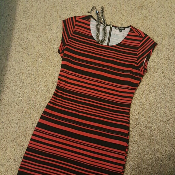 Red and black striped dress. - Picture 3 of 6