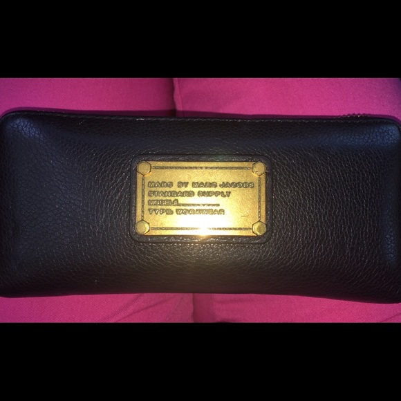 PRICE DROP! Black Marc Jacbs Zipper Wallet.