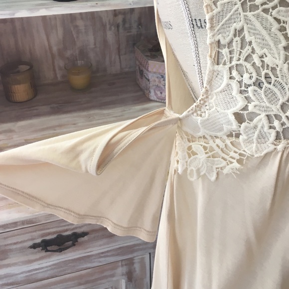 NWOT "Mimosa" crochet cold-shoulder top - Picture 3 of 4