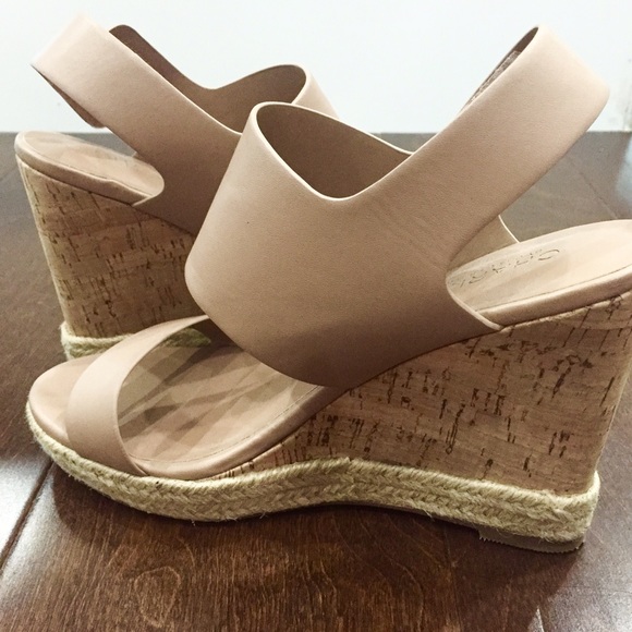 Like New Wedge Beige Sandals