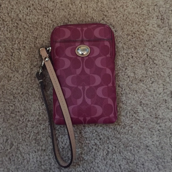 Phone/camera wristlet