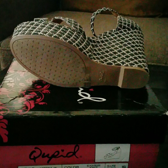 Black and White Wedge Sandals, size 8.5 - Picture 2 of 3