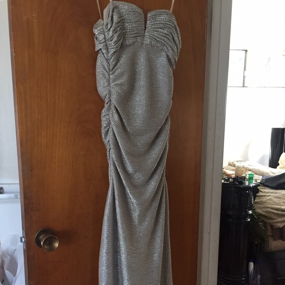 Gorgeous dress only worn once - Picture 2 of 3