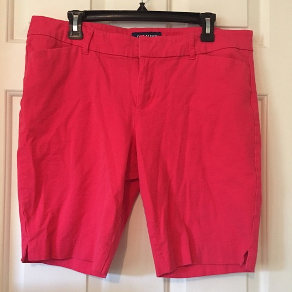 Hot pink Bermudas