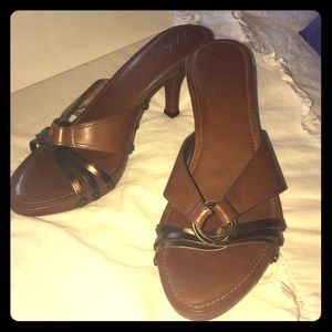 I am selling this heels from Arturo Chiang.