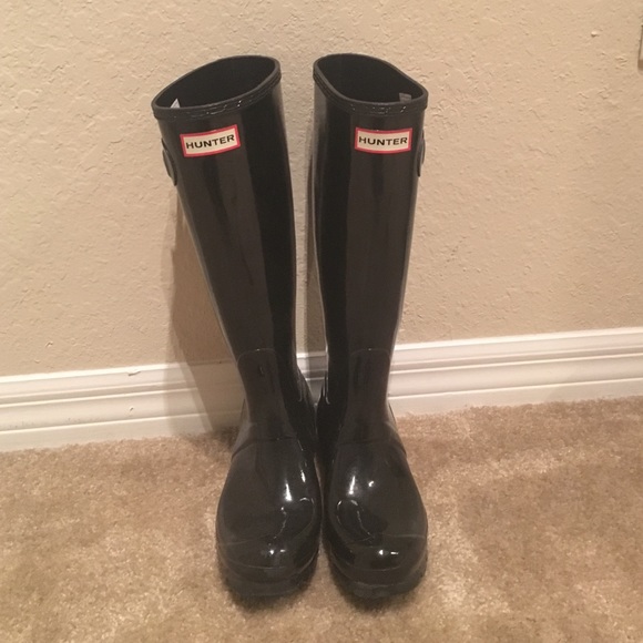 WORN ONCE! Size 6 Black Glossy Hunter Rain Boots