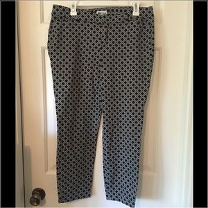 DISCOUNTED SHIPPING! B&W diamond print pixie pants