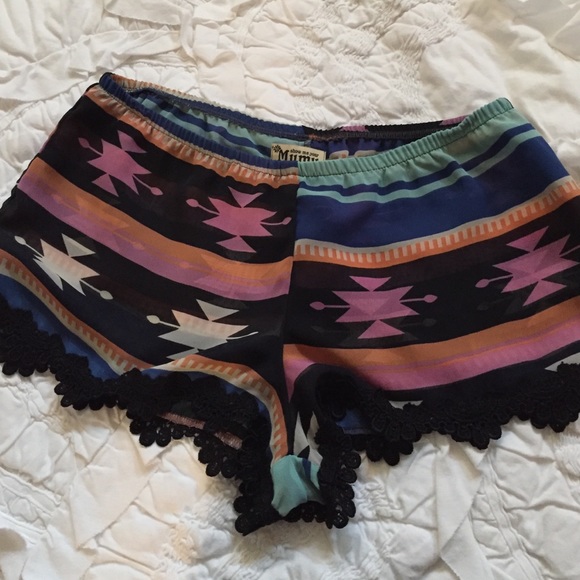 MAKE OFFER! NWOT Show Me Your Mumu Aztec Shorts S - Picture 1 of 3