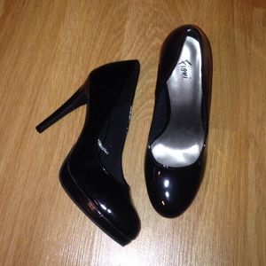 All Black Fioni high heals