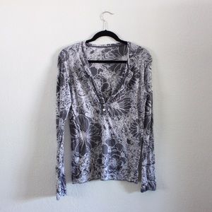 ⭐️SALE!⭐️ Long Sleeve Tee With Buttons