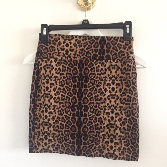 NEW cotton on mini leopard skirt