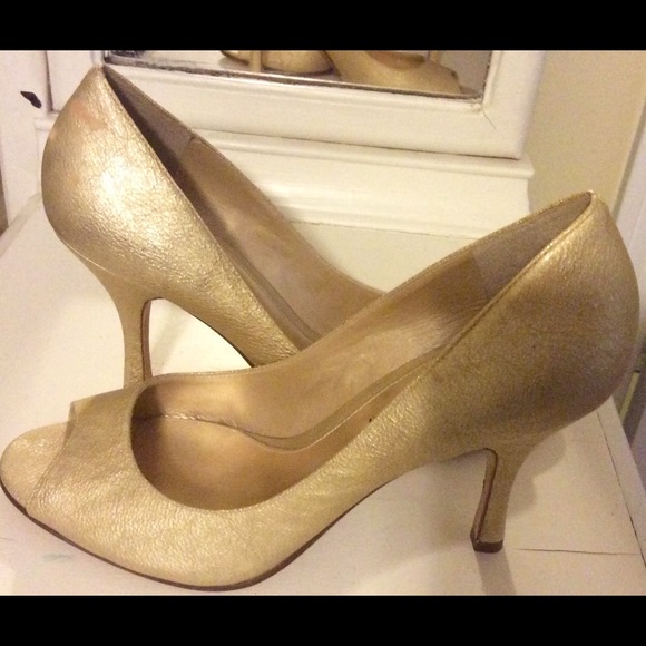 Antonio Melani heels. Very subtle neutral color