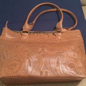 Zip top handbag