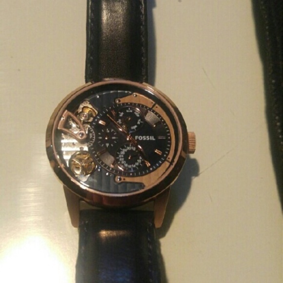Fossil Watch - Picture 1 of 1