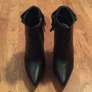 Alice & Olivia Darleen bootie sz39