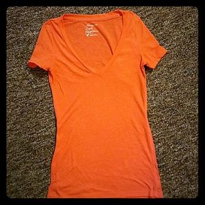 AMERICAN EAGLE ORANGE V-NECK