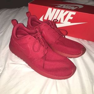 Red Nike Roshe