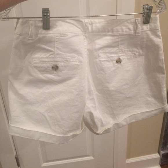 White shorts-Banana Republic - Picture 3 of 4