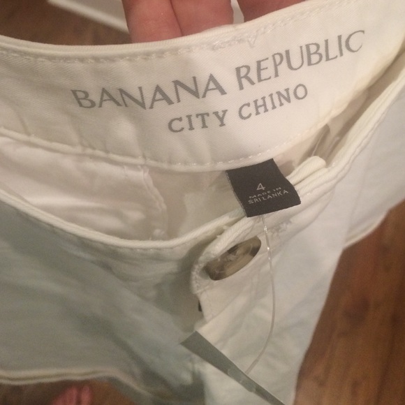 White shorts-Banana Republic - Picture 4 of 4