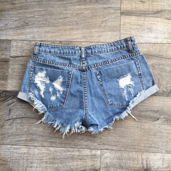 Show Pocket Denim Shorts - Picture 2 of 4