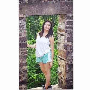 Meet your Posher, Estefania