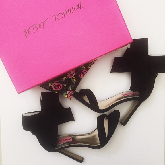 Betsey Johnson Bow Pumps