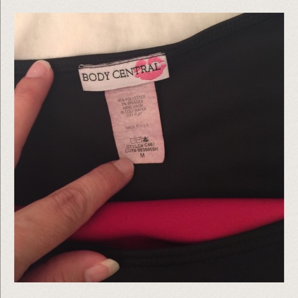 WOWZA it's sexy ~ Cut-out bandage dress red black - Picture 3 of 3