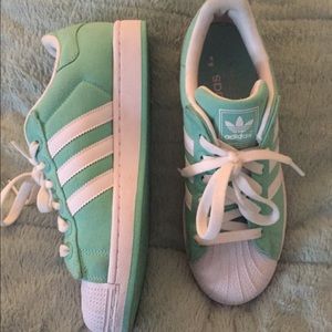 Women's Adidas classic sneakers