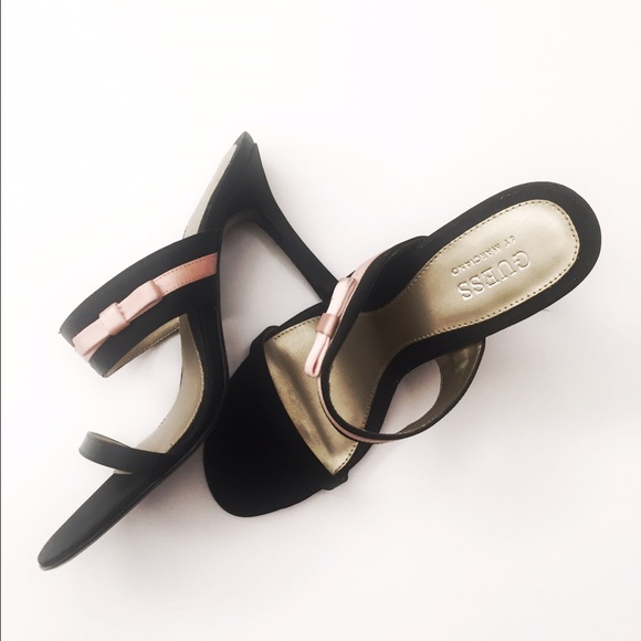 Guess Pumps