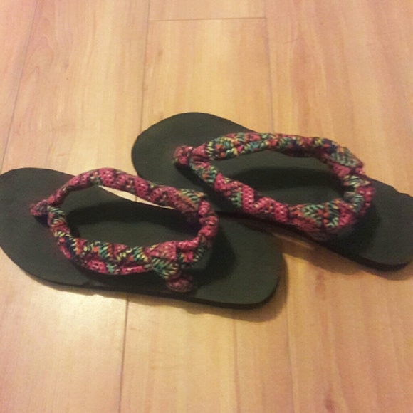 NWOT Sandals