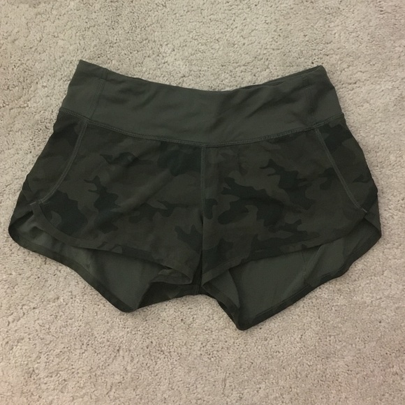 •Lululemon Run: Speed Short Camo printed•