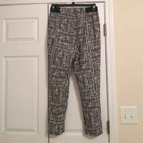 Ambiance Apparel Harlem capris size large - Picture 2 of 4