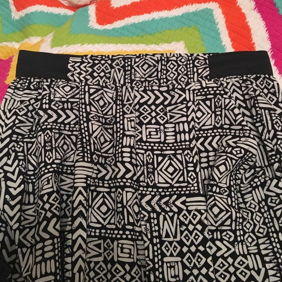 Ambiance Apparel Harlem capris size large - Picture 4 of 4