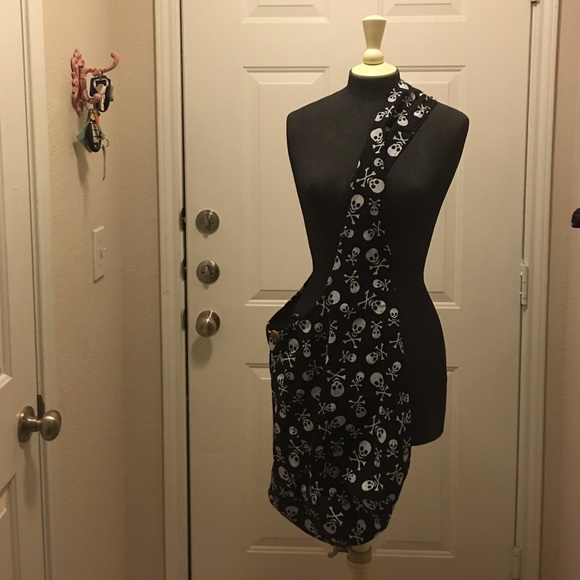 Skull cross body purse