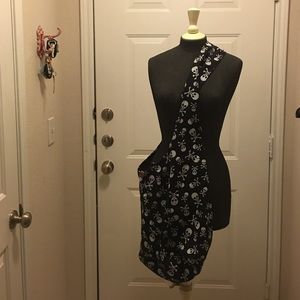 Skull cross body purse