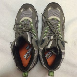 Merrell hiking boots size 7.