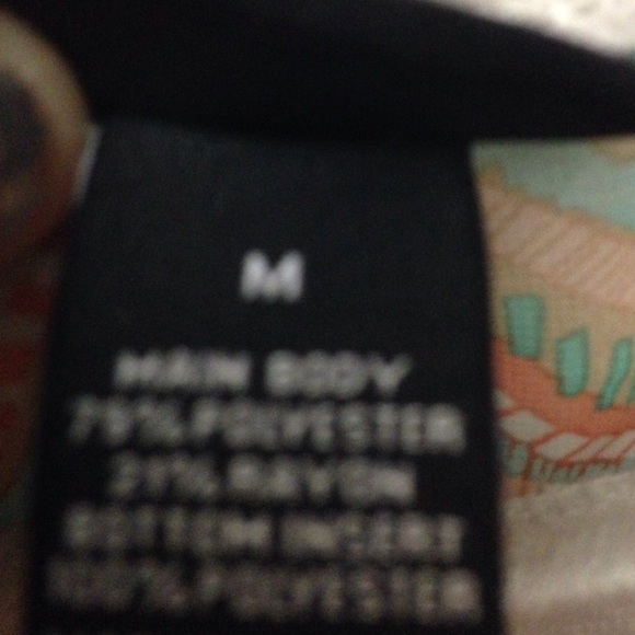 GORGEOUS envelope back Rue 21 tee!! - Picture 4 of 4