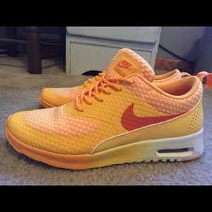 Nike AirMax Thea. Women's size 7. Mango Color