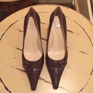 Joan and David brand new brown buckle leather pump