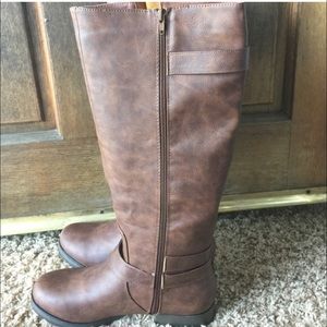 🔴SOLD🔴 Brown knee boot with bonze trim