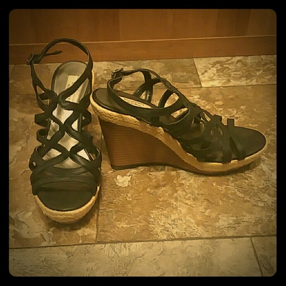 Black and Tan Simply Vera Wedges