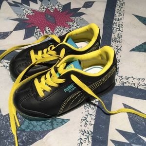 Infant puma sneakers
