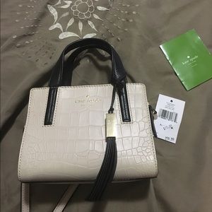 Kate Spade small cross body almost new.