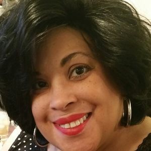 Meet your Posher, Adrienne
