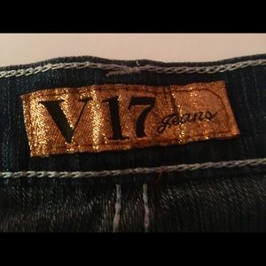 V17 Jeans