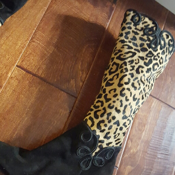 Black Suede and cheetah patterned boots - Picture 2 of 4