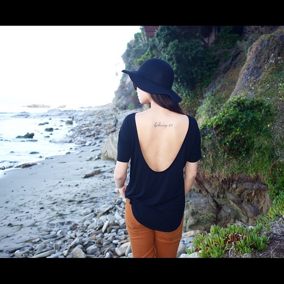 Date Night - Soft Backless Top - Picture 2 of 4