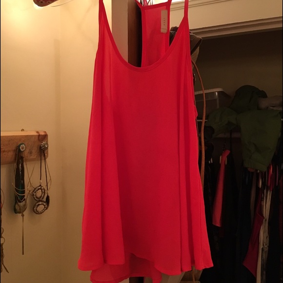 flowy tank