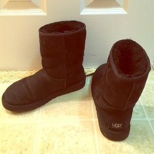 UGG Classic Short Leather/Sheepskin boots